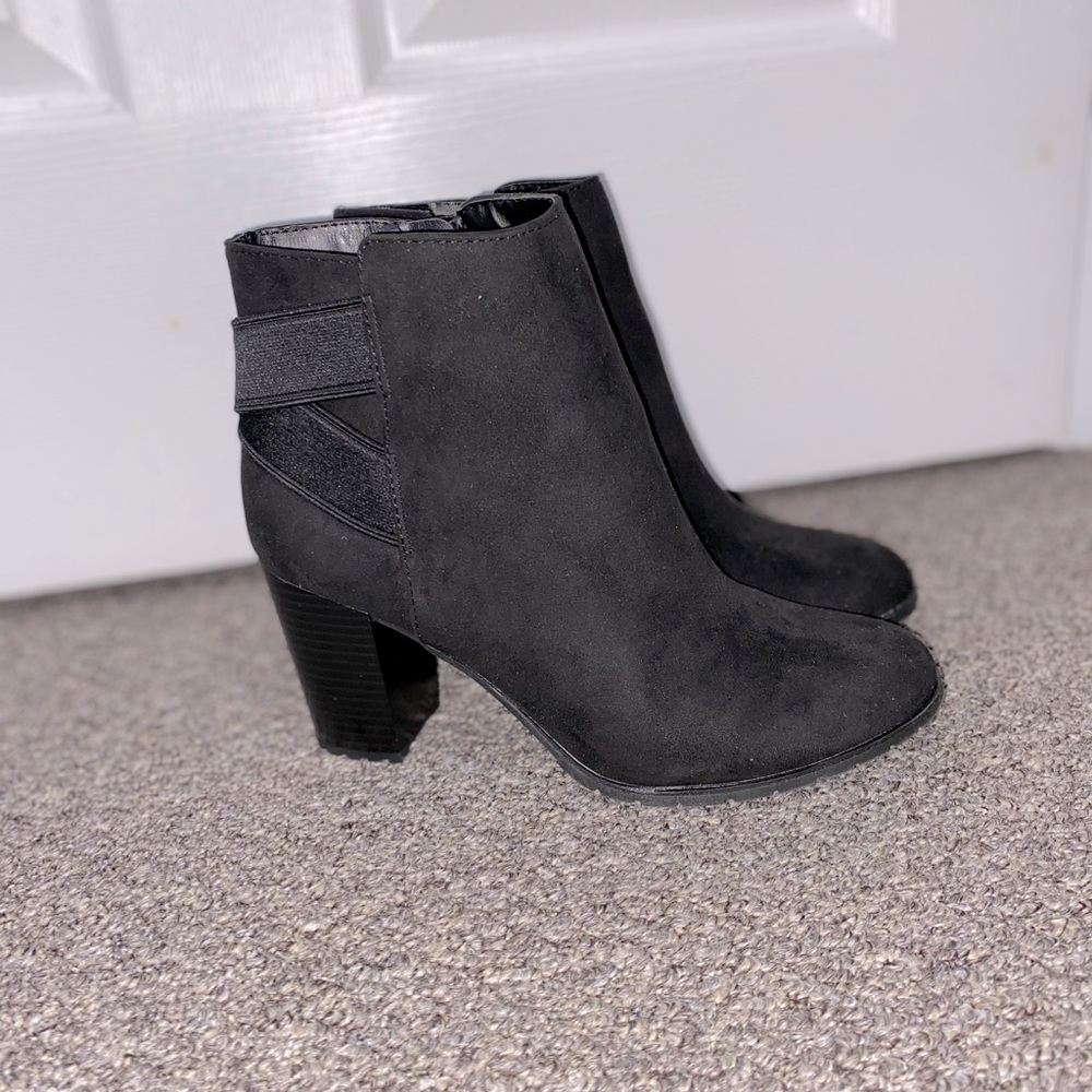 🖤 BRAND NEW BLACK BOOTIES 🖤